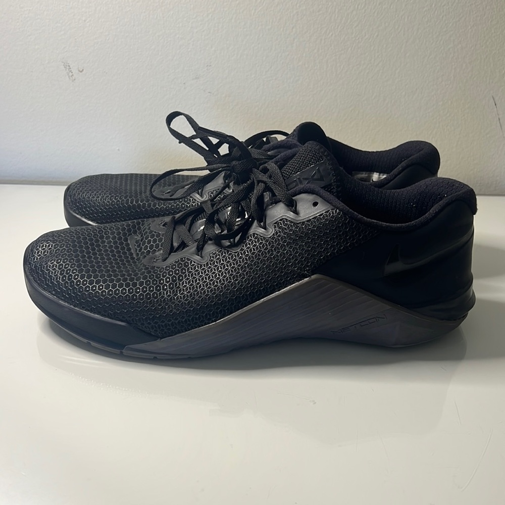 Men’s Nike Metcon 5 Gunsmoke Black Low Top Trainer
Sneakers  SIZE 10.5